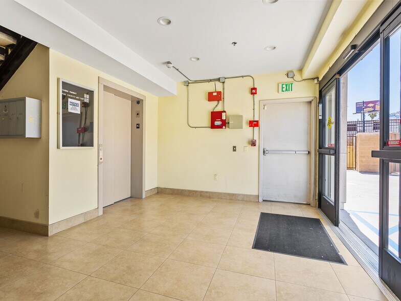 More Photos Of 7335-7341 Foothill Blvd, Tujunga Light Manufacturing For Sale