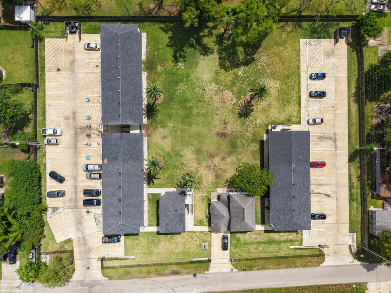 More Photos Of 1208 N Chenango St, Angleton Apartments For Sale
