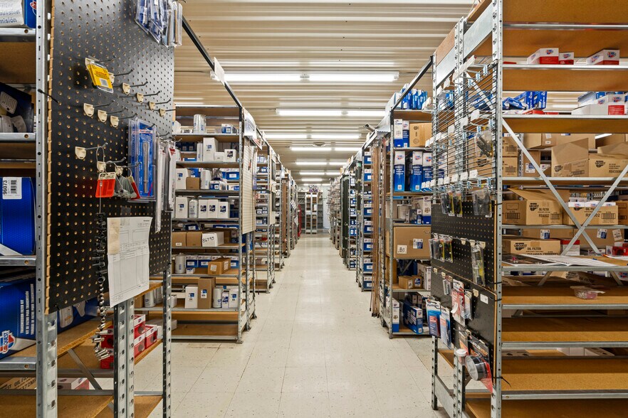 More Photos Of 821 Lime Kiln Rd, Green Bay Freestanding For Sale