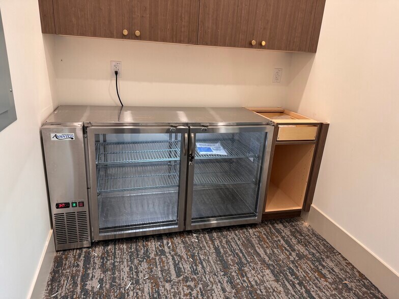 More Photos Of 2882 E Russell Rd, Las Vegas Office For Sale