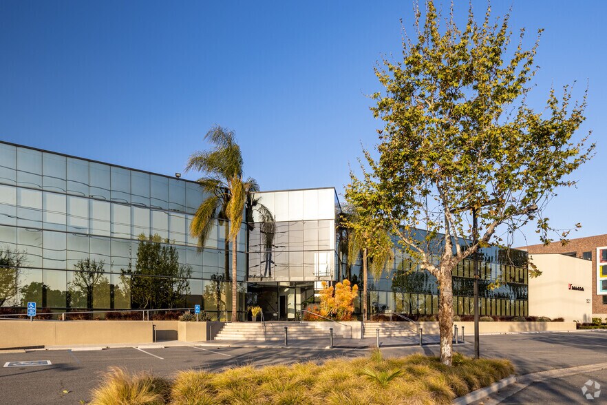 More Photos Of 1821 E Dyer Rd, Santa Ana Office For Lease