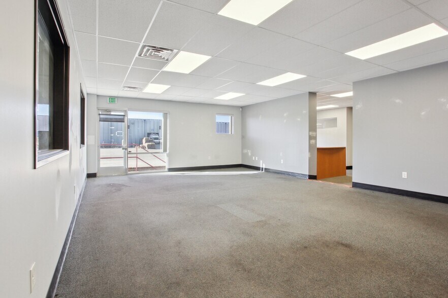 More Photos Of 5961-5975 Broadway, Denver Warehouse For Lease
