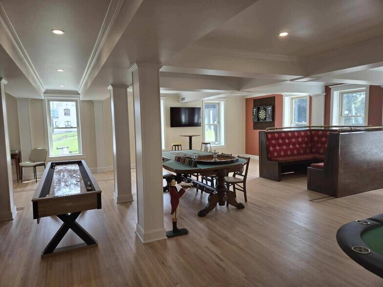 More Photos Of 202 W Main St, Decorah Sorority Fraternity House For Sale