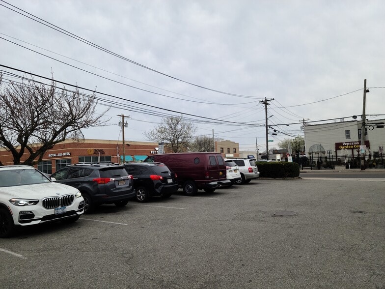 More Photos Of 90 Jericho Tpke, Mineola Freestanding For Lease