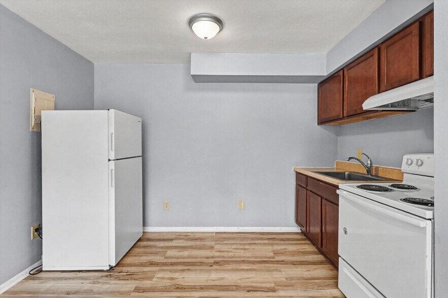 More Photos Of 1306 Silver St, Urbana Apartments For Sale