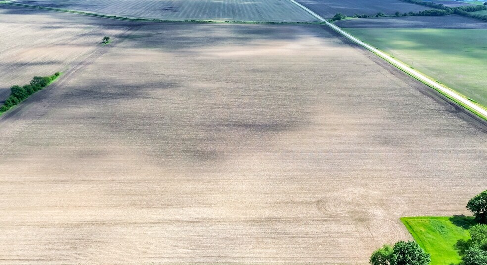 More Photos Of 41W597 US Highway 20, Hampshire Flex For Sale