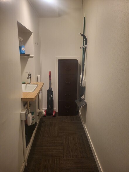 More Photos Of 541-549 Pine St, Burlington Storefront Retail Residential For Sale