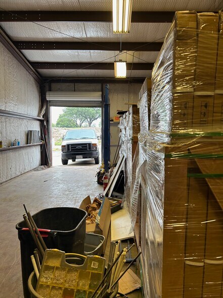 More Photos Of 3879 Fort Worth Hwy, Weatherford Showroom For Sale