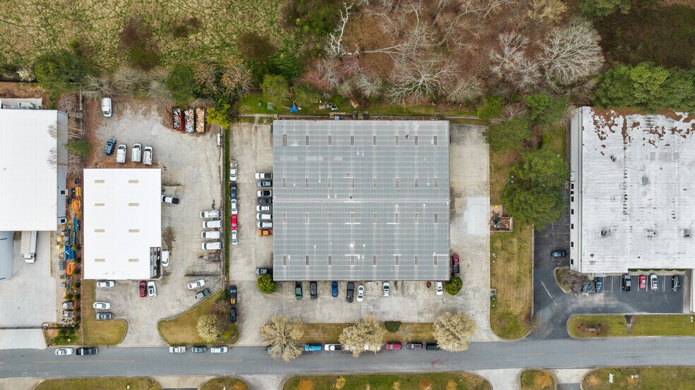 More Photos Of 1150 Alpha Dr, Alpharetta Distribution For Lease