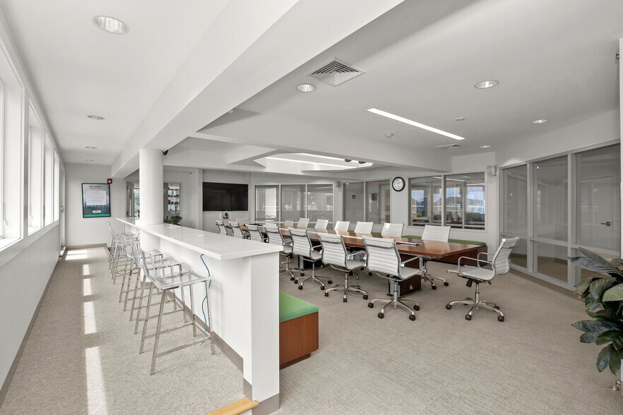 More Photos Of 105 Rowayton Ave, Norwalk Office For Lease