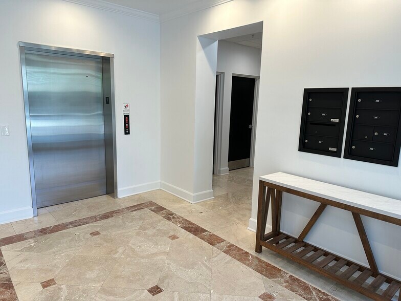 More Photos Of 3014 W Palmira Ave, Tampa Office For Lease