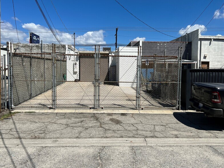 More Photos Of 5639 Cahuenga Blvd, North Hollywood Warehouse For Sale