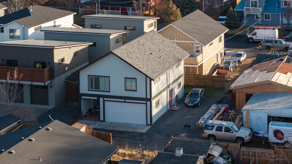 More Photos Of 428 NE Burnside Ave, Bend Apartments For Sale