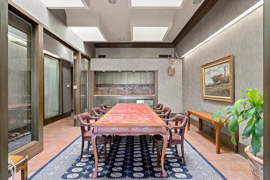 More Photos Of 420 Baltimore Ave, San Antonio Office For Sale
