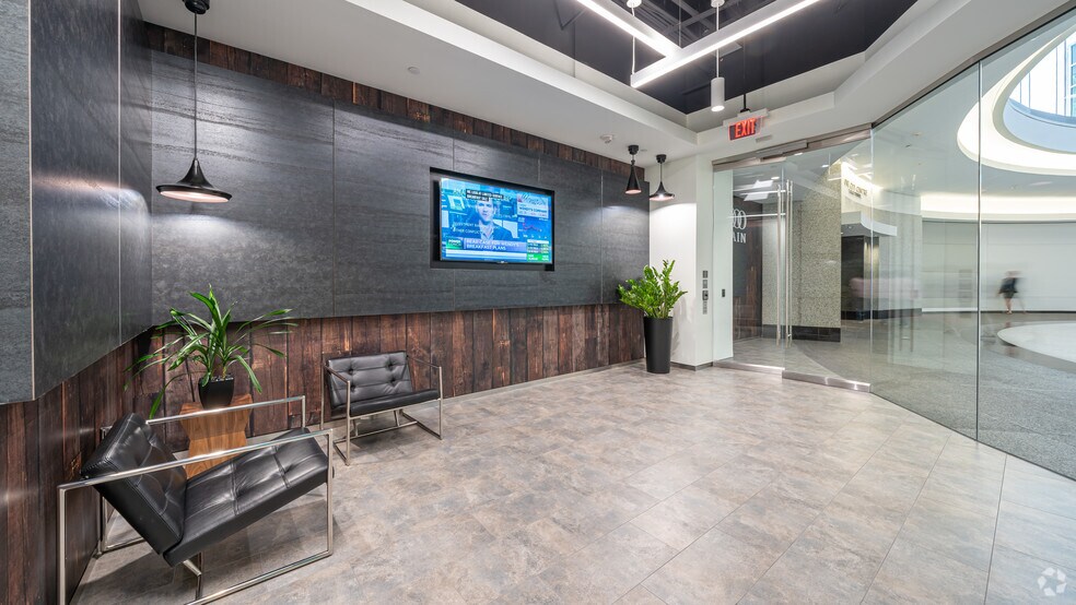 More Photos Of 1000 Main St, Houston Coworking Space