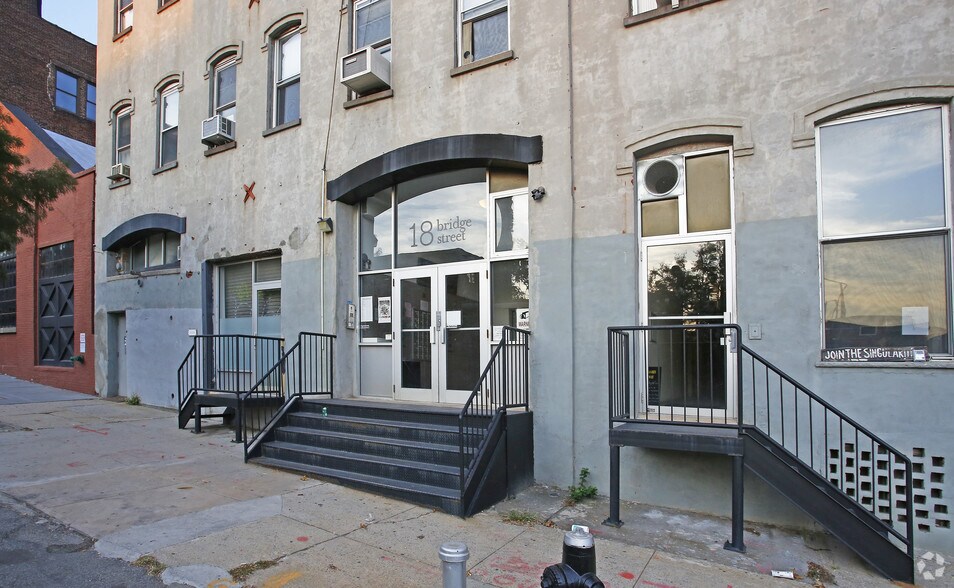 More Photos Of 18-24 Bridge St, Brooklyn Apartments For Lease