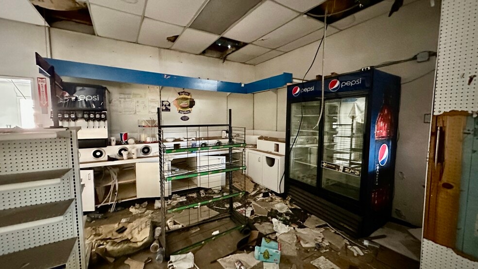 More Photos Of 82264 Trona Rd, Trona Service Station For Sale