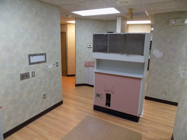 More Photos Of 111 Simsbury Rd, Avon Medical For Lease