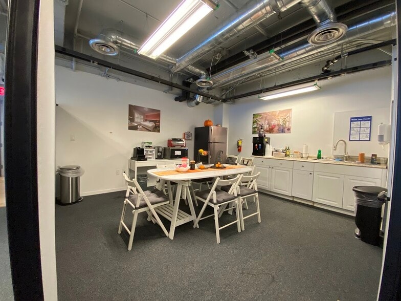 More Photos Of 14 NE 1st Ave, Miami Office For Sale