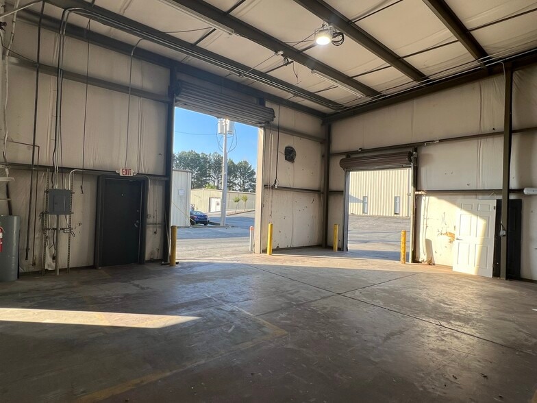 More Photos Of 450 S Cemetery St, Norcross Warehouse For Lease