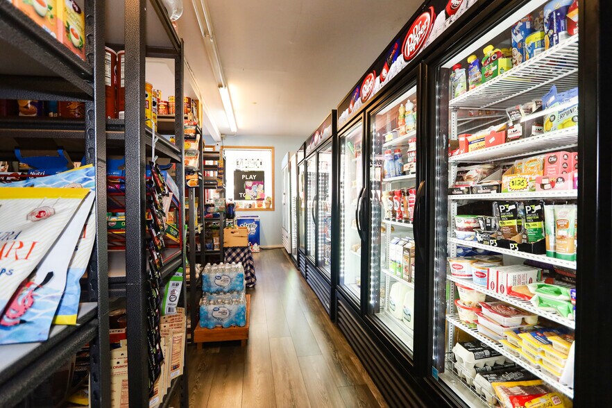 More Photos Of 814 Lincoln St, Hoquiam General Retail For Sale