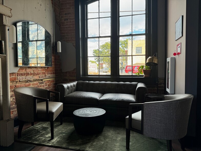 More Photos Of 106 S Ray, Carthage Restaurant For Sale