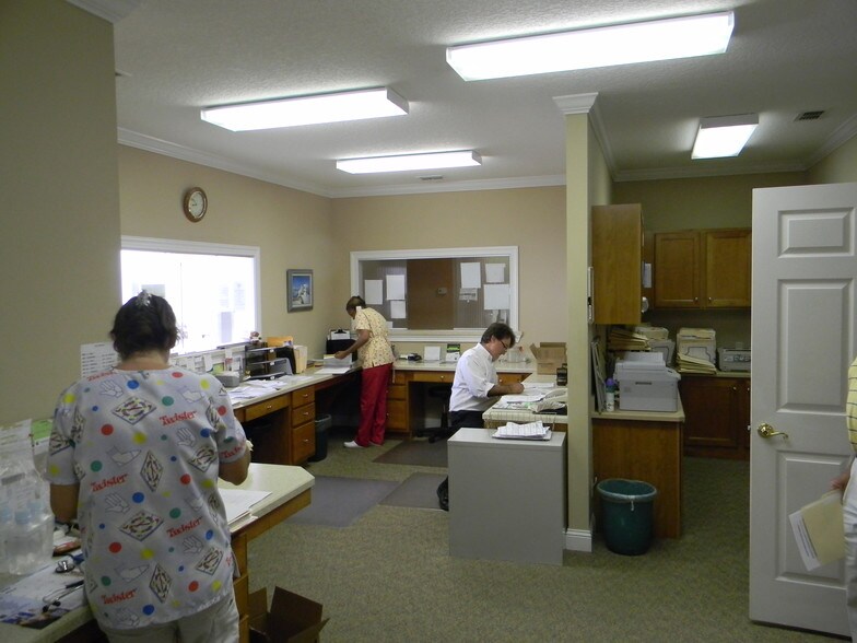 More Photos Of 11555 Central Pky, Jacksonville Medical For Lease