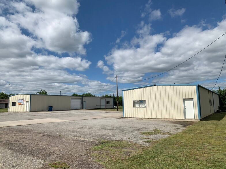 More Photos Of 309 S US Highway 69, Trenton Industrial For Lease