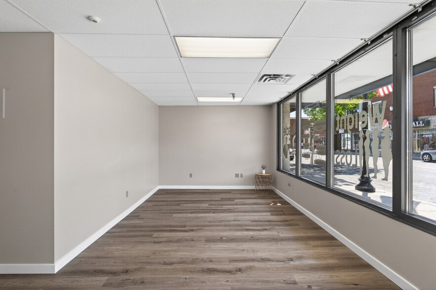 More Photos Of 1017-1023 Mainstreet, Hopkins Storefront For Lease