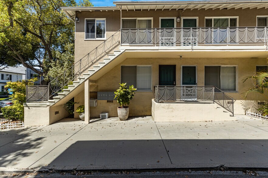 More Photos Of 7627 Hampton Ave, Los Angeles Apartments For Sale