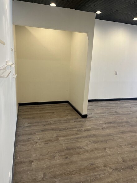 More Photos Of 51-59 Deer Park Ave, Babylon Storefront Retail Residential For Lease
