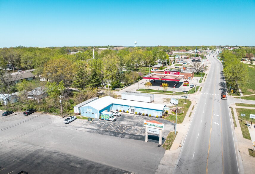 More Photos Of 329 N Jefferson St, Saint James Freestanding For Sale
