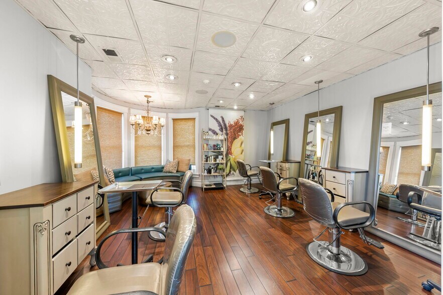 More Photos Of 237 W Jefferson Ave, Naperville Freestanding For Sale