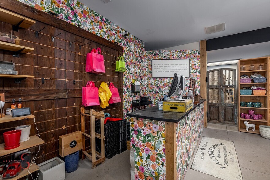 More Photos Of 611 E Dayton Rd, Ottawa Warehouse For Sale