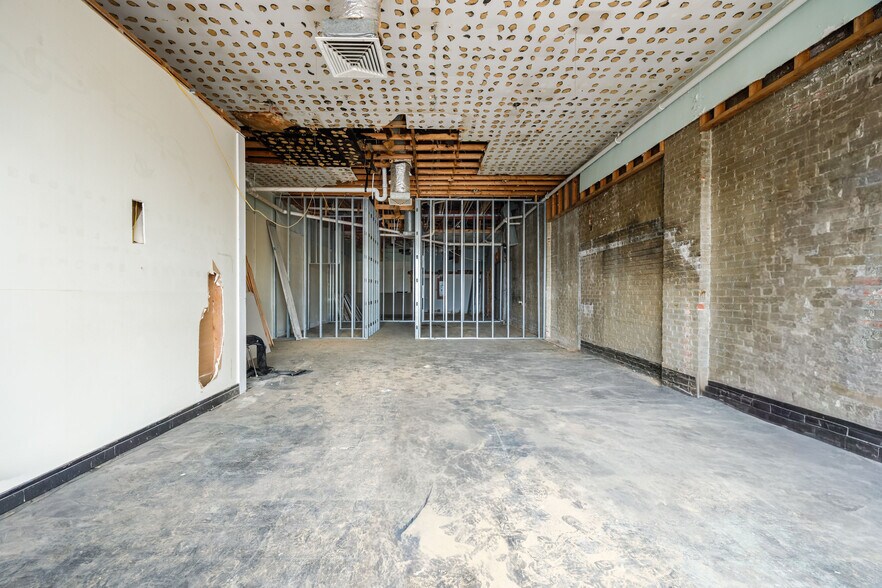 More Photos Of 2711 W Broad St, Richmond Apartments For Lease