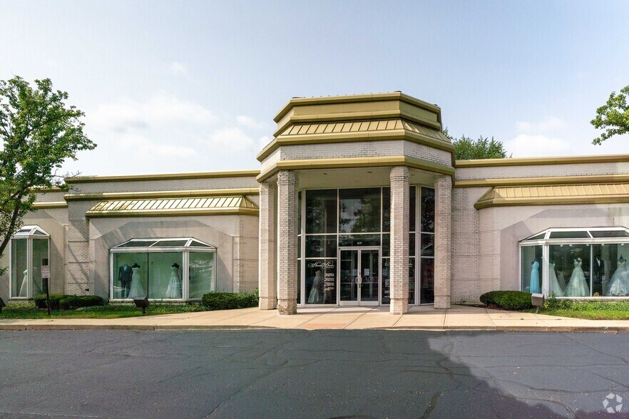 More Photos Of 607 E Golf Rd, Schaumburg Freestanding For Sale