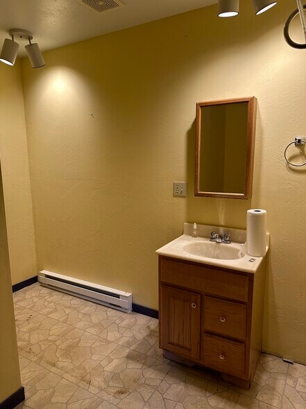 More Photos Of 722 Locust St, Garberville Storefront Retail Residential For Sale