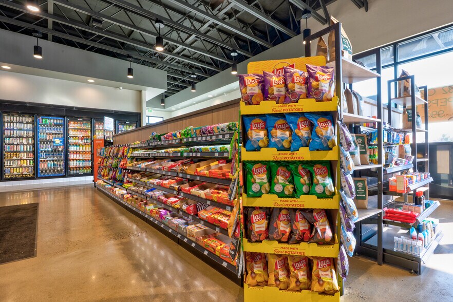 More Photos Of 2510 E Pacheco Blvd, Los Banos Service Station For Sale