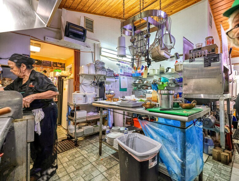 More Photos Of 5709 6th St, Zephyrhills Restaurant For Sale