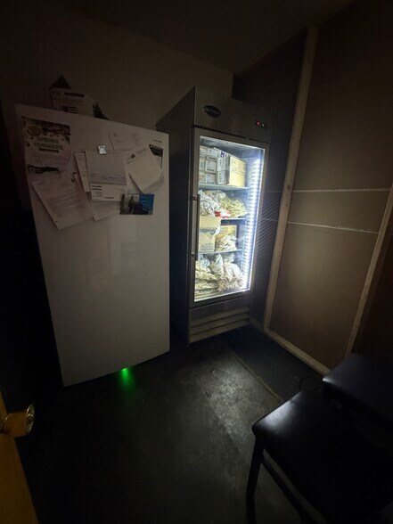 More Photos Of 1111 E Park Ave, Anaconda Restaurant For Sale