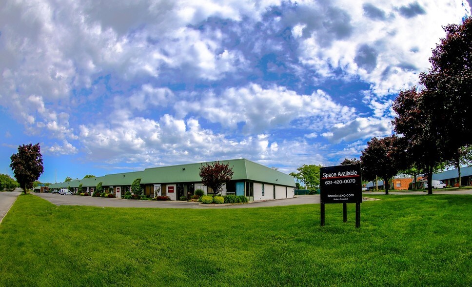 More Photos Of 60-90 Bridge Rd, Islandia Warehouse For Lease