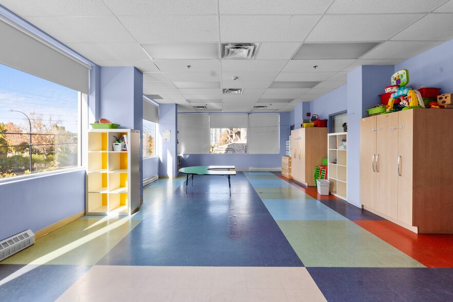 More Photos Of , Montréal Office For Sale