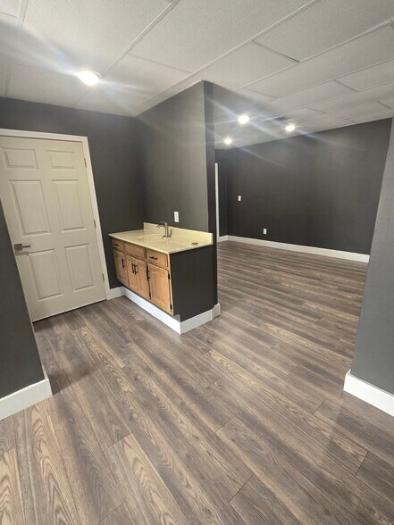 More Photos Of 124 W Winchester St, Gallatin Light Manufacturing For Lease