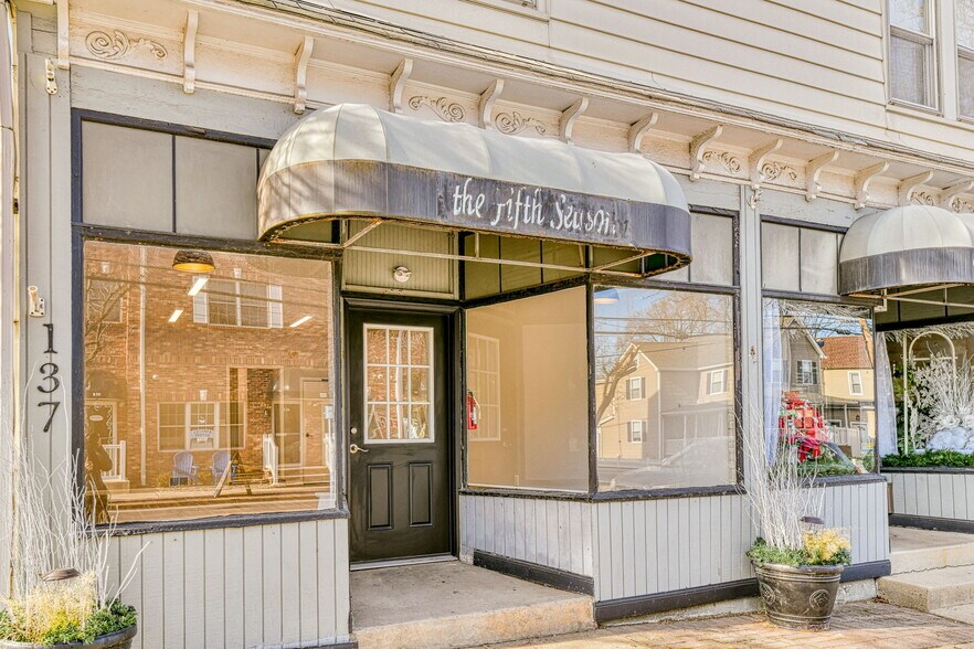 More Photos Of 137 Main St, Sayreville Storefront Retail Residential For Lease