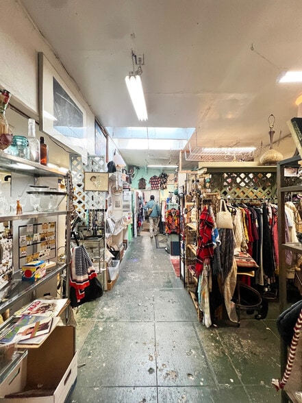 More Photos Of 706 State St, Santa Barbara Storefront For Sale