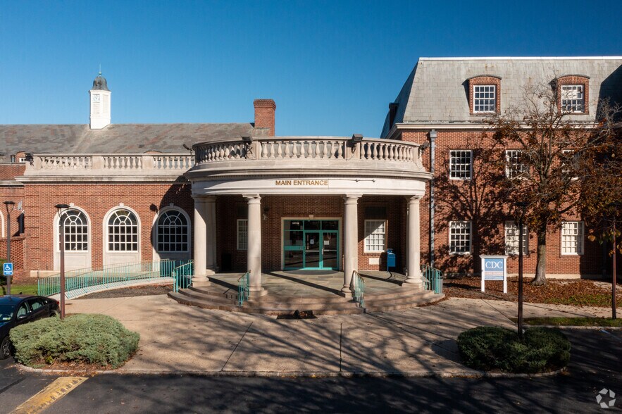 More Photos Of 2100 Middle Country Rd, Centereach Office For Lease