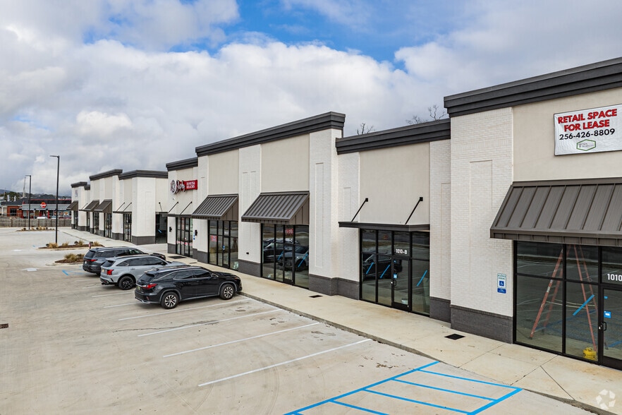 More Photos Of 1010 Memorial Pky N, Huntsville Storefront For Lease