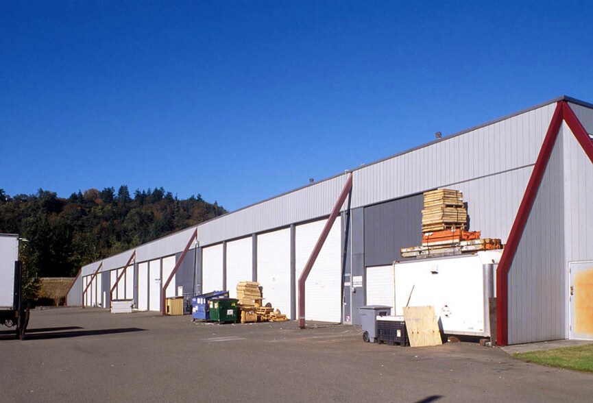 More Photos Of 201 Frontage Rd N, Auburn Distribution For Lease