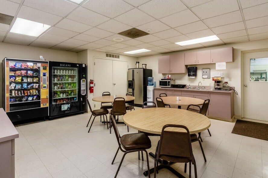 More Photos Of 2860 Fisher Rd, Columbus Unknown For Lease