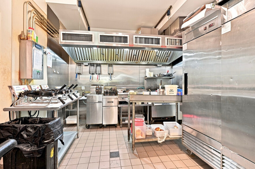 More Photos Of 500 S 52nd St, Philadelphia Storefront Retail Residential For Sale